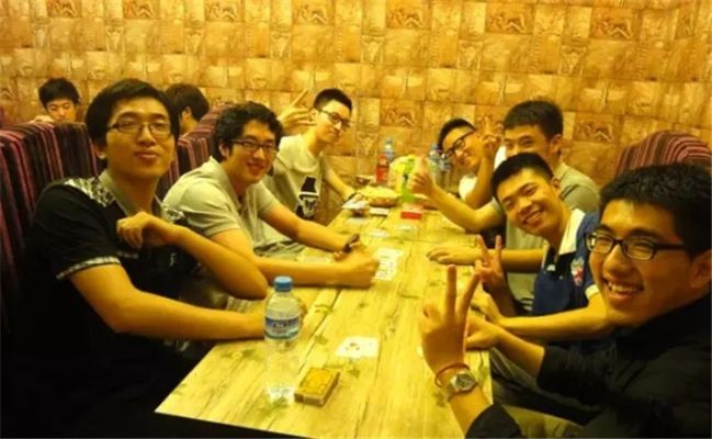 三人聚会玩什么游戏最不尴尬？